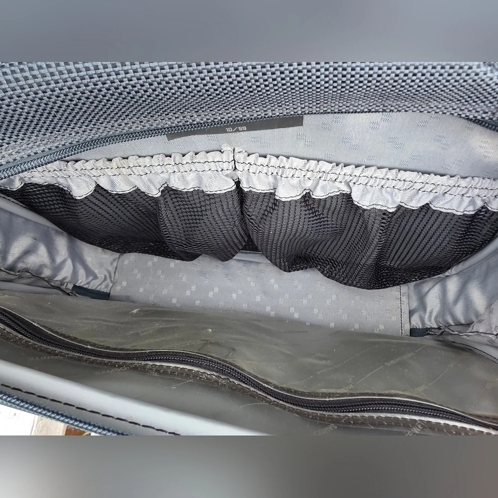 Samsonite Multi Compartment Black Laptop Messenger Bag Padded Shoulder Strap